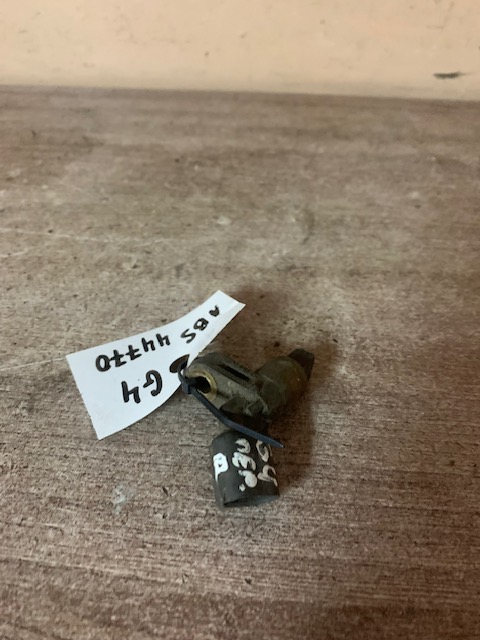 Датчик ABS передний правый Octavia (A4 1U-) 2000-2011; A3 (8L1) 1996-2003; TT(8N) 1998-2006;Leon (1M1) 1999-2006;Cordoba 1993-1996;Ibiza II 1993-1996;Toledo I 1991-1999;Toledo II 1999-2006;Octavia 1997-2000;Corrado 1988-1995 (1H0927808  1J0927804)