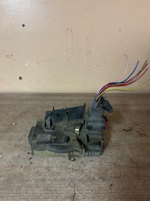 Opel Vectra B Замок двери передней левой для Opel Vectra B 1999-2002  (8 КОНТАКТОВ 24414110) (90585021)