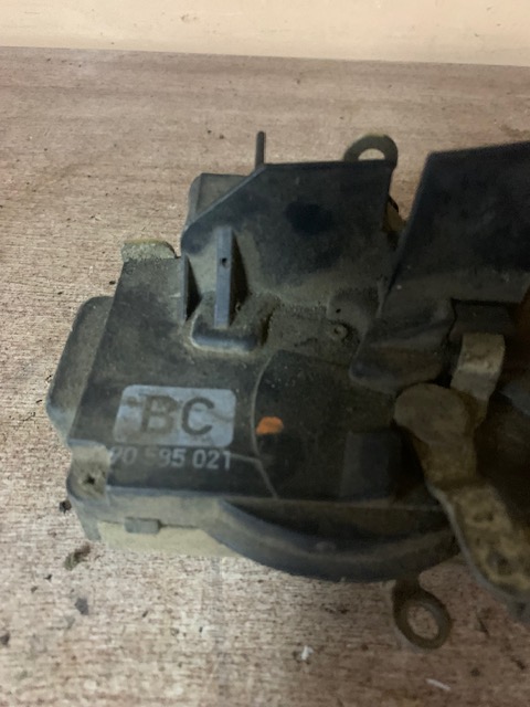 Opel Vectra B Замок двери передней левой для Opel Vectra B 1999-2002  (8 КОНТАКТОВ 24414110) (90585021)
