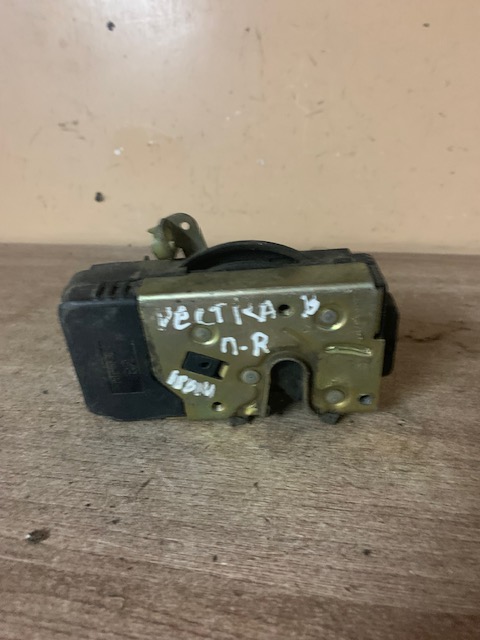 Opel Vectra B Замок двери передней правой для Opel Vectra B 1999-2002  (90507060)  3 контакта