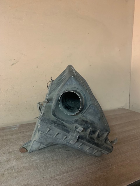 Opel Vectra B Корпус воздушного фильтра для Opel Vectra B 1999-2002 (1.6  X16XEL) 90499599