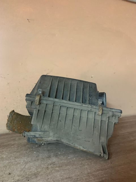 Opel Vectra B Корпус воздушного фильтра для Opel Vectra B 1999-2002 (1.6  X16XEL) 90499599