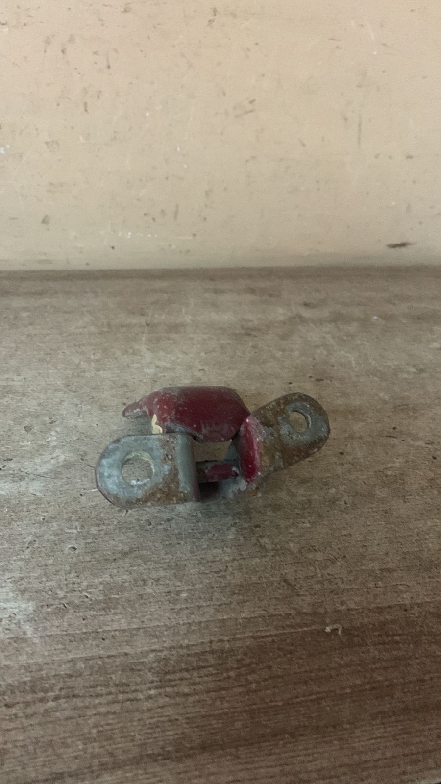 Toyota RAV 4 2000-2005 Петля двери передней правой верхняя RAV 4 2006-2013;RX 300 1998-2003;Corolla E10 1992-1997;Avensis I 1997-2003;CorollaVerso 2001-2004;IS 200/300 1999-2005;Corolla E11 1997-2001;Camry V40 2006-2011;Celica (T20#) 1993-1999;Prius 2003-2009 (6871012151)