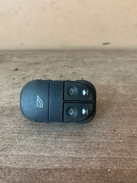 Ford Mondeo I Блок управления стеклоподъемниками для Ford Mondeo I 1993-1996 (93BG14529BA)