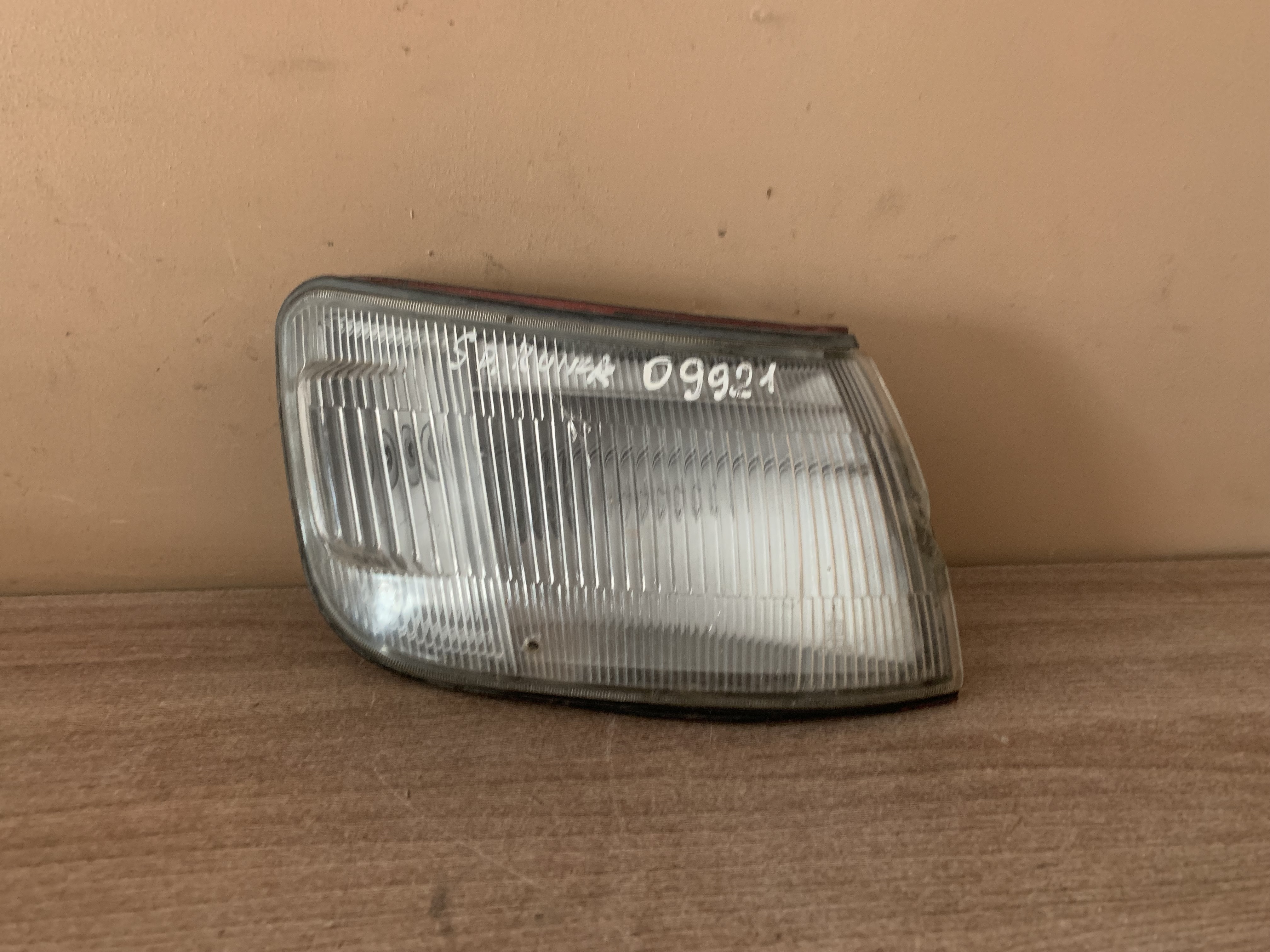 Mitsubishi Space Runner (N1,N2) Указатель поворота правый  Mitsubishi Space Runner (N1,N2) 1991-1999  MB848930