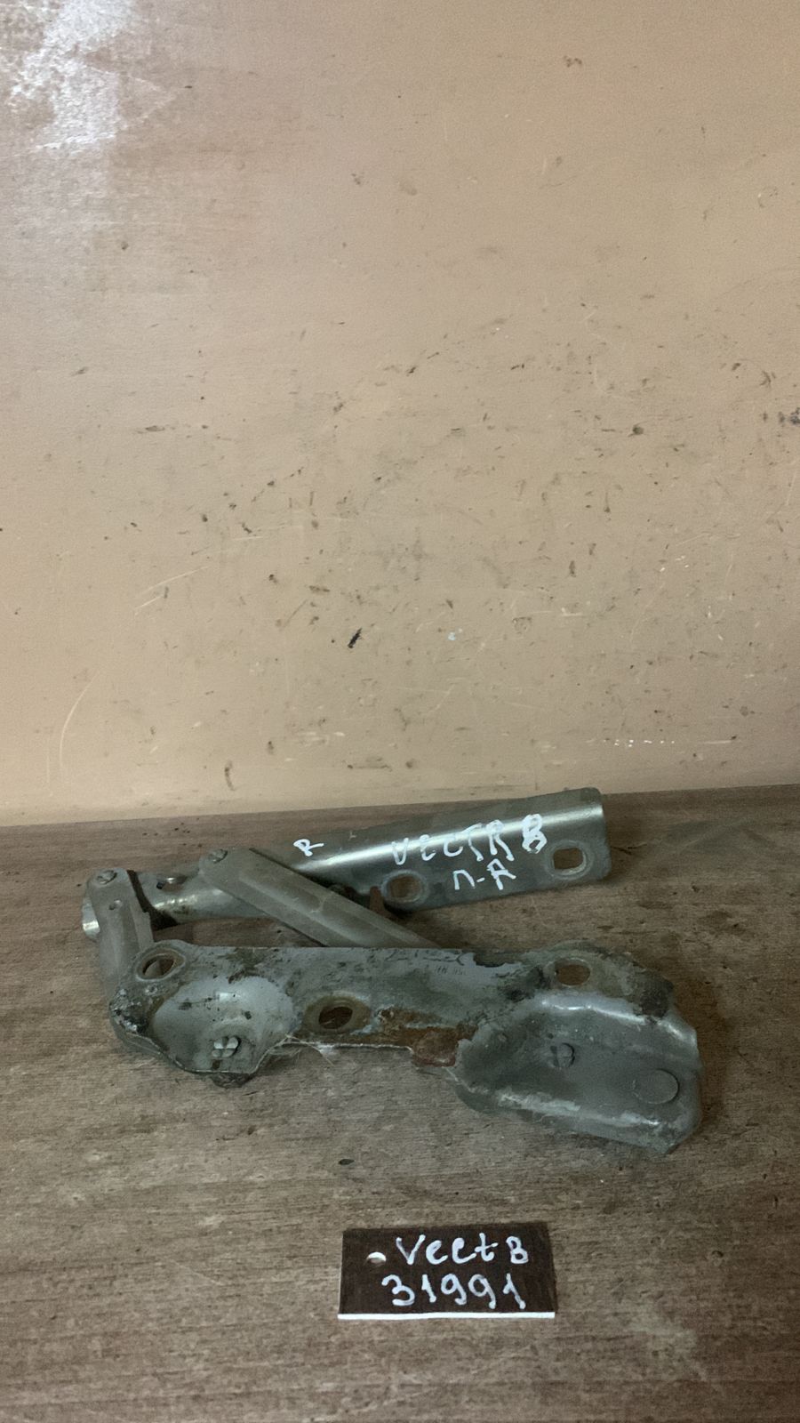 Opel Vectra B Петля капота правая для Opel Vectra B 1999-2002 90508956