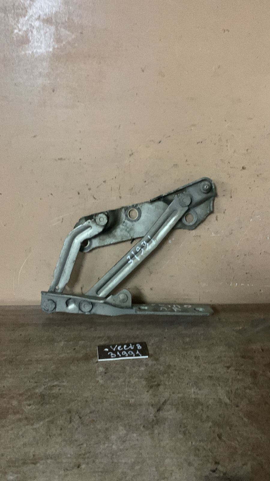 Opel Vectra B Петля капота правая для Opel Vectra B 1999-2002 90508956