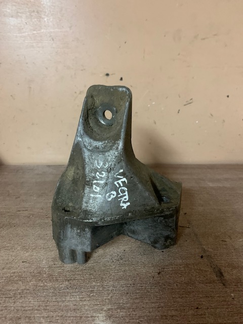 Opel Vectra B Кронштейн двигателя Vectra B 1995-1999;Vectra B 1999-2002  90497256