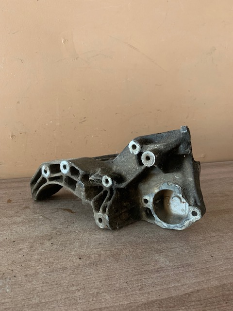 Opel Vectra B Кронштейн кондиционера OPEL VECTRA B  90528680