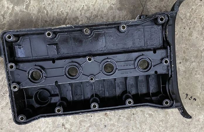 Крышка головки блока (клапанная) Lacetti 2003-2013;Aveo (T200) 2003-2008 96353000 96415422