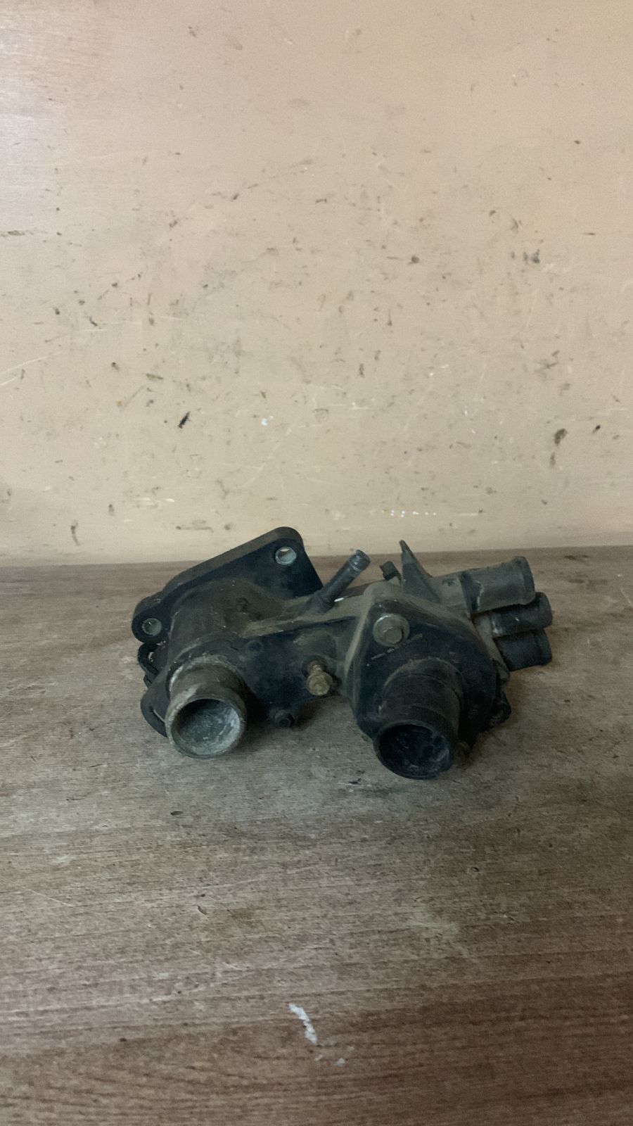 Корпус термостата VW GOLF/ POLO 95-00 032121111A
