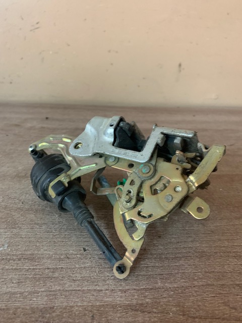 Замок двери задней левой для Mercedes Benz W202 1993-2000 (2027300535)