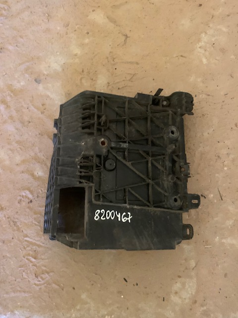 Renault Scenic 2003-2009 Крепление АКБ (корпус/подставка) RENAULT SCENIC (2003>)  Megane II 2002 - 2009 8200467409