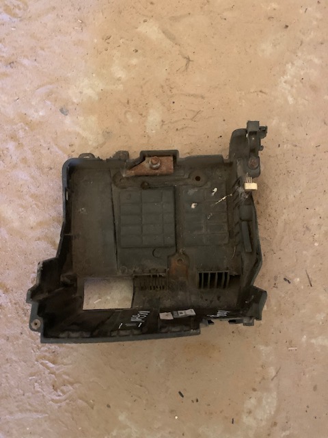 Renault Scenic 2003-2009 Крепление АКБ (корпус/подставка) RENAULT SCENIC (2003>)  Megane II 2002 - 2009 8200467409