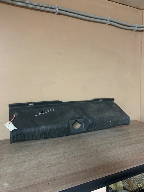 Обшивка багажника НА ЗАДНЮЮ ПАНЕЛЬ Chevrolet LACETTI 2004  96834012 96615899