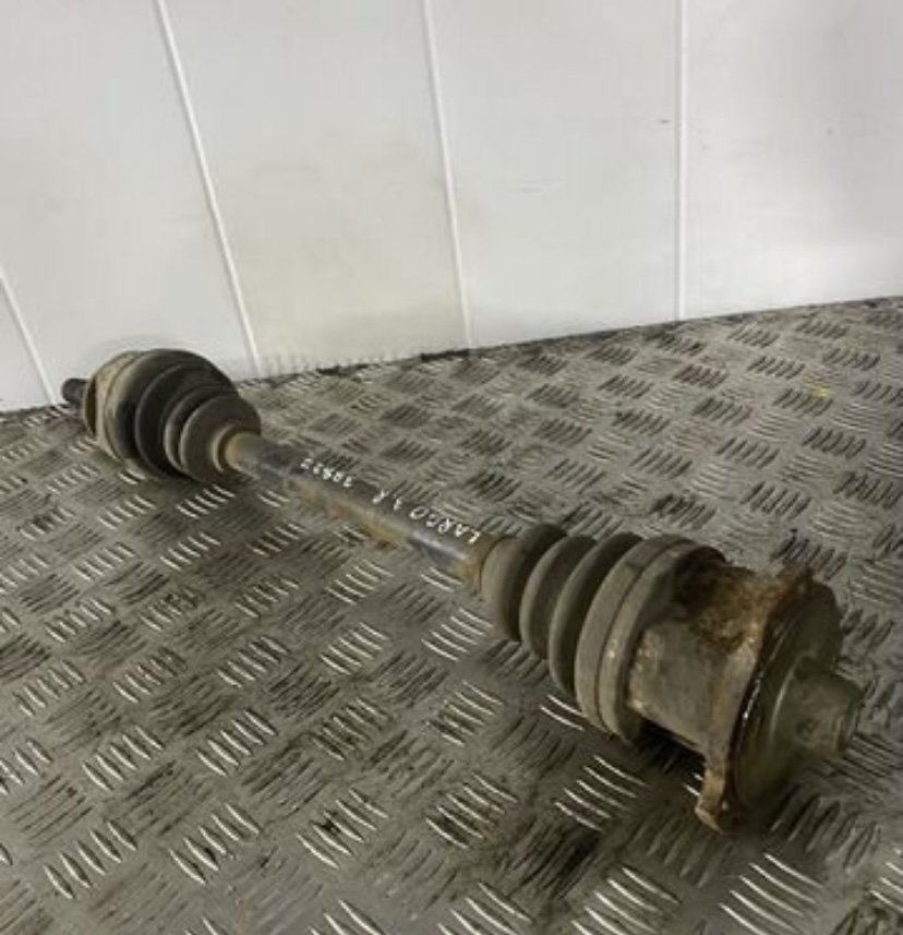 Nissan Largo Полуось задняя Ниссан Ларго правый---396000C000, 396005C010, 396000C010-