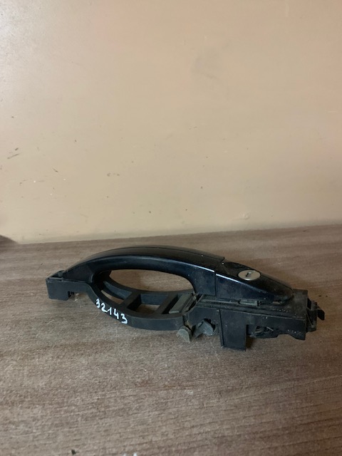 Ford C-MAX 2003-2011 Ручка двери передней наружная левая C-MAX 2003-2010 (В СБОРЕ СО ВСТАВКОЙ)