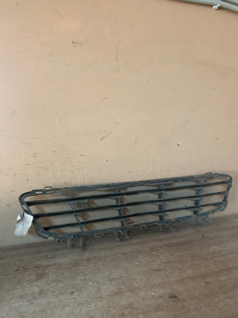 Opel Astra H - Family Решетка в бампер центральная OPEL ASTRA H (до 2007) 24460271