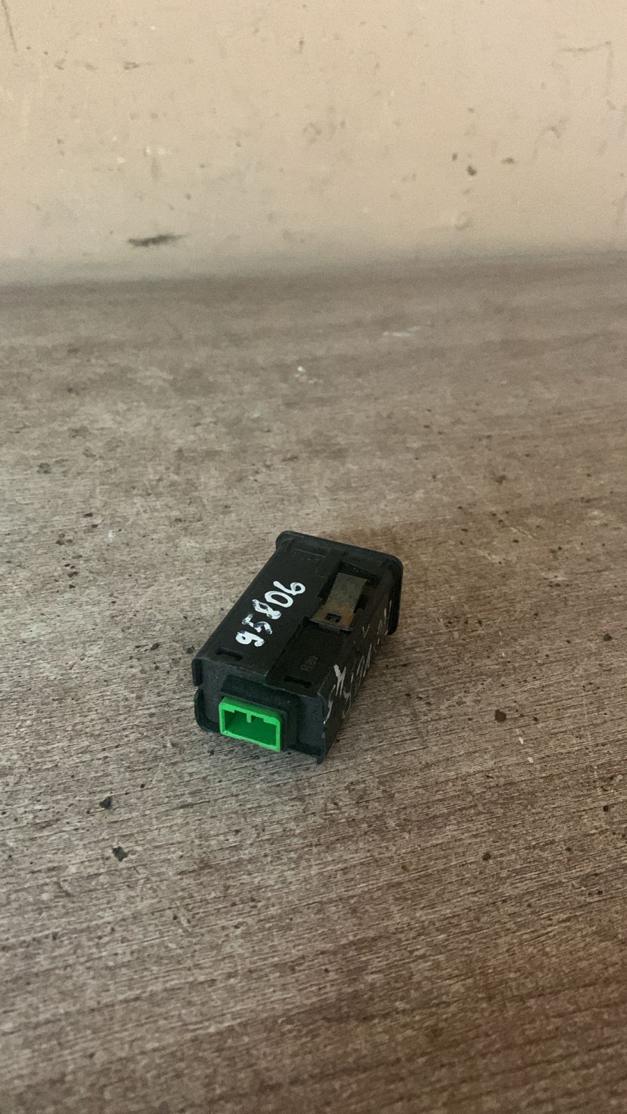 Rover 45 Кнопка корректора фар Rover 45 35820ST3G01