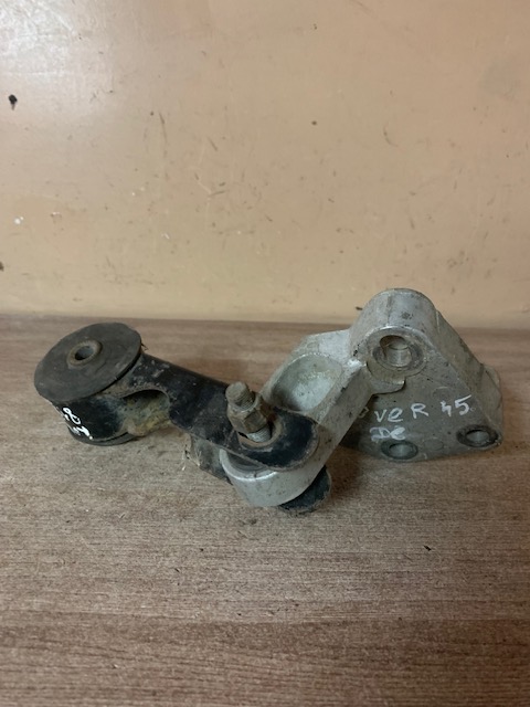 Кронштейн и опора двигателя Rover 45   KKQ101590