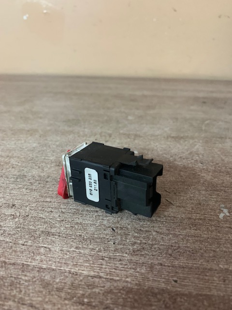 Кнопка аварийной сигнализации TRANSPORTER T5  Fabia 1999-2007  6Y0953235
