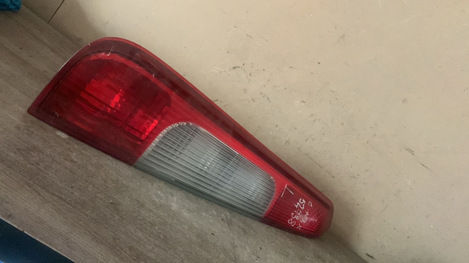 Ford C-MAX 2003-2011 Фонарь задний левый C-MAX 2003-2010 3M5113A603AA (ДО 2007 ГОДА ) 3M5113A603AA