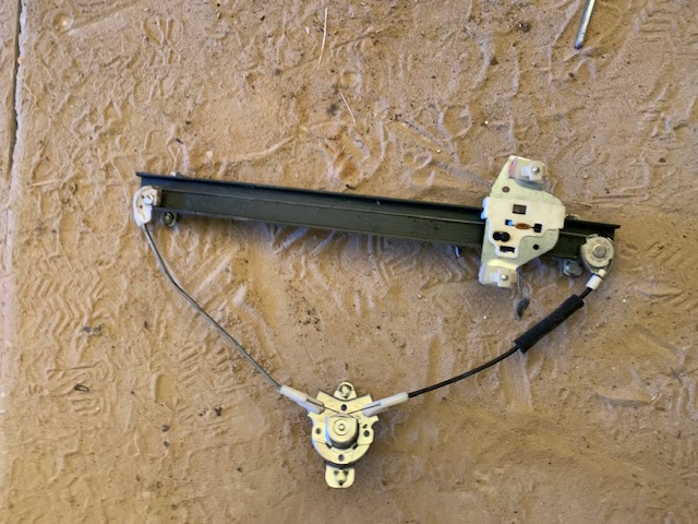 Hyundai Getz Стеклоподъемник  передний правый  для Hyundai Getz 2002-2010 (3-х дв)  механический