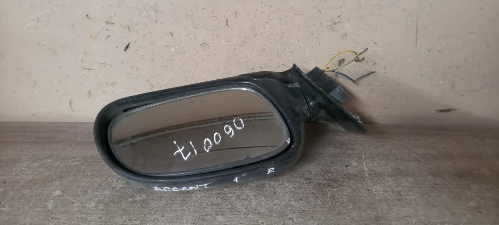 Hyundai Accent 1994-2000 Зеркало правое электрическое для Hyundai Accent I 1994-2000 (3 КОНТАКТА  ) 8760822000   ВМЕСТО ФИШКИ - ТРИ ПРОВОДА