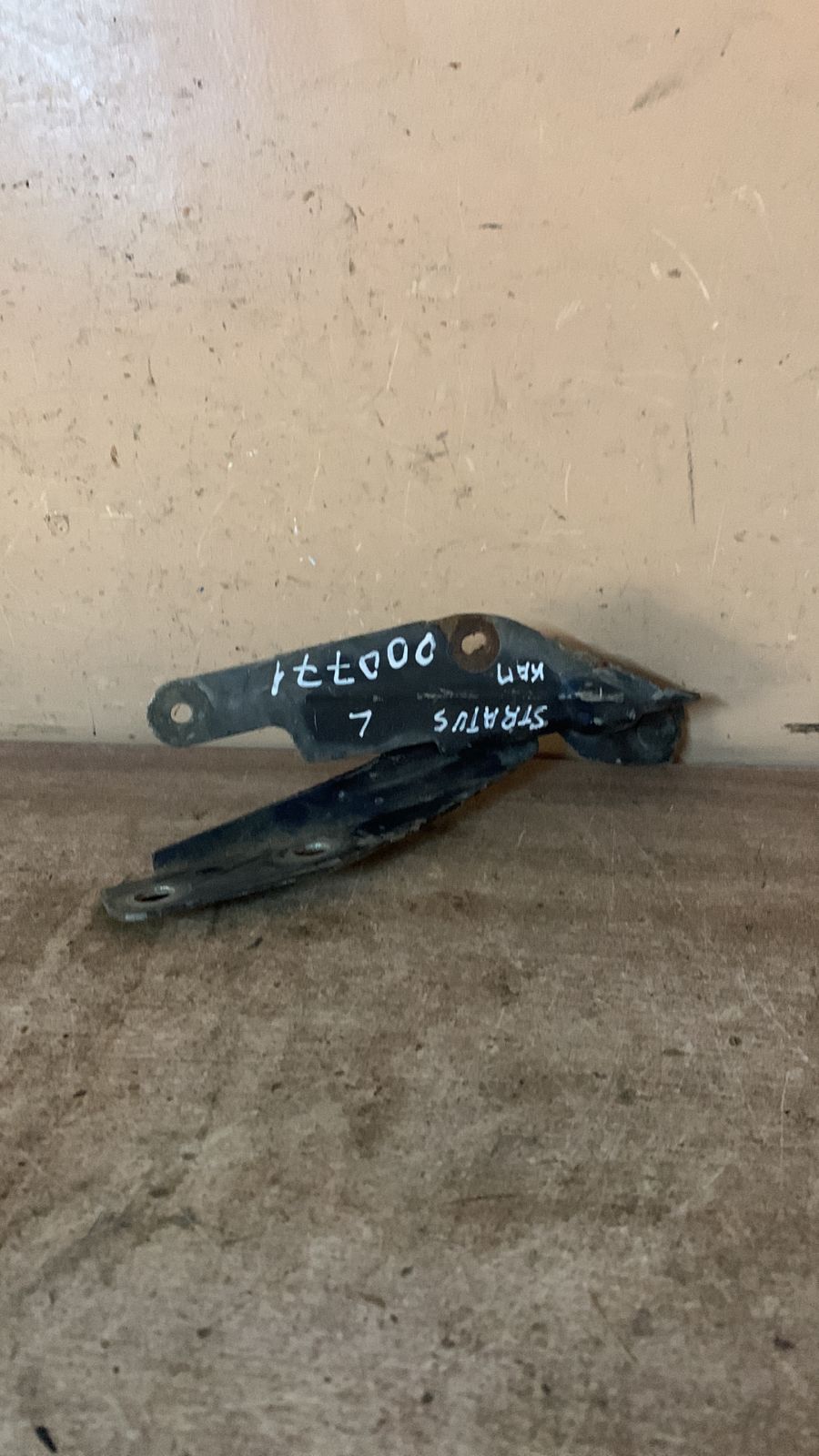 Dodge Chrysler Sebring-Dodge Stratus Петля капота левая Sebring/Dodge Stratus 2001-2007 ( 4814771AC)