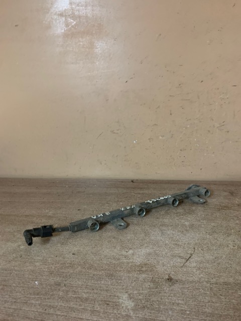 Daewoo Nexia Рейка топливная (рампа) для Daewoo Nexia 1995> (8кл) 96184729 96334066