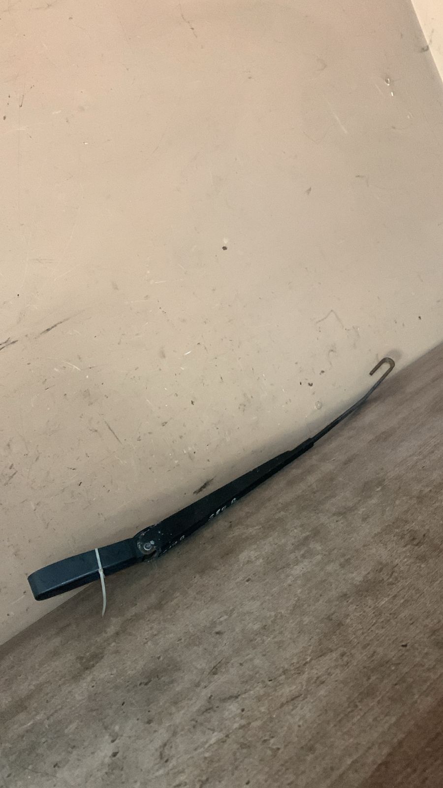 Поводок стеклоочистителя передний правый Volvo S80 1998-2006 (9151692)