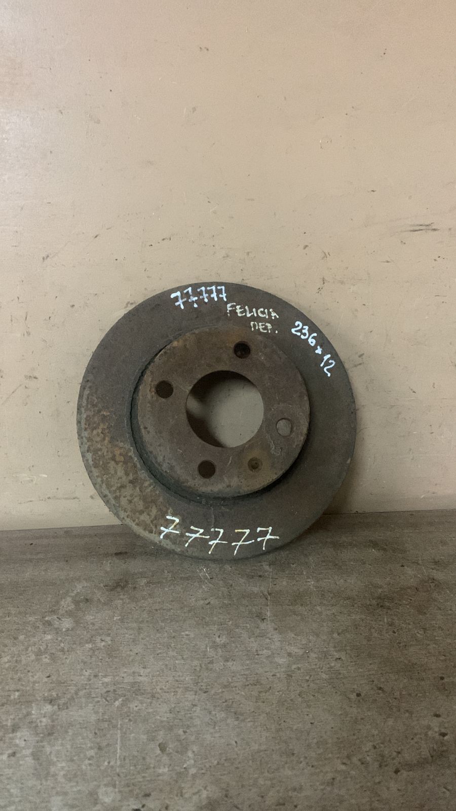 Skoda Felicia Диск тормозной передний не вентилируемый SKODA FAVORIT/FELICIA 6U0615301  6U0698101 (236мм/12)