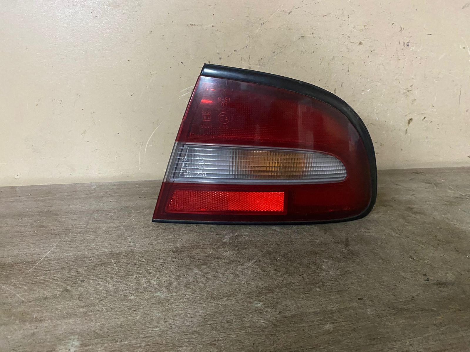 Mitsubishi Galant (E5) 1993-1997 Фонарь задний правый для Mitsubishi Galant (E5) 1993-1997