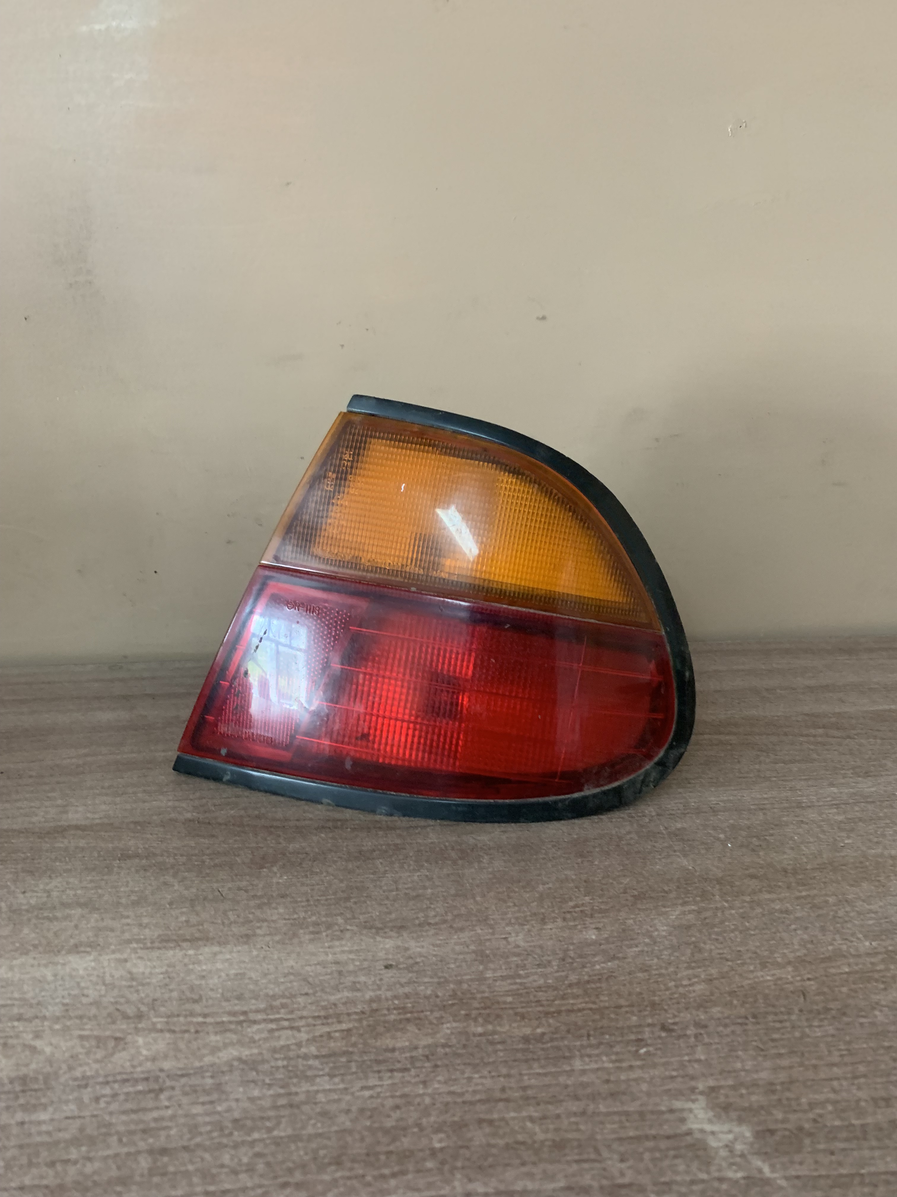 Nissan Almera N15 Фонарь задний наружный правый Almera N15 1995-2000 (СЕДАН) 265540N827