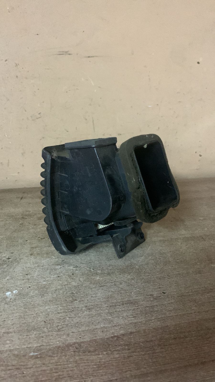 Opel Vectra B Дефлектор воздушный правый Vectra B 1999-2002;Vectra B 1995-1999 (В ТОРПЕДО ПРАВЫЙ )