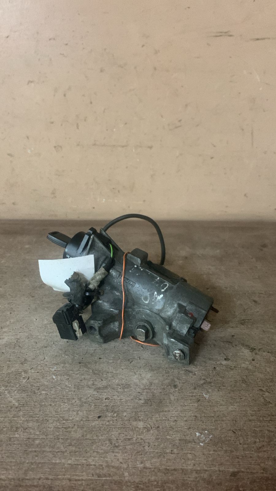 Audi A8 1994-1998 Замок зажигания Audi A8 [4D] 1994-1998,  Fabia 2007-2015;A2 [8Z0] 2000-2005;A3 (8L1) 1996-2003;A4 [B5] 1994-2001;A8 [4D] 1994-1998;TT(8N) 1998-2006;Octavia (A4 1U-) 2000-2011;Leon (1M1) 1999-2006;Toledo II 1999-2006;Octavia 1997-2000 (4B0905851C)