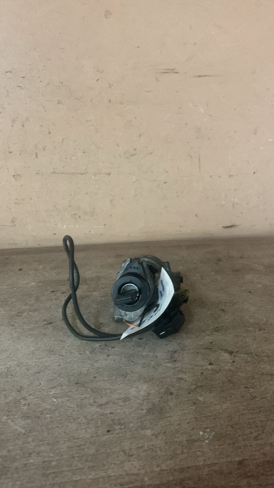 Audi A8 1994-1998 Замок зажигания Audi A8 [4D] 1994-1998,  Fabia 2007-2015;A2 [8Z0] 2000-2005;A3 (8L1) 1996-2003;A4 [B5] 1994-2001;A8 [4D] 1994-1998;TT(8N) 1998-2006;Octavia (A4 1U-) 2000-2011;Leon (1M1) 1999-2006;Toledo II 1999-2006;Octavia 1997-2000 (4B0905851C)