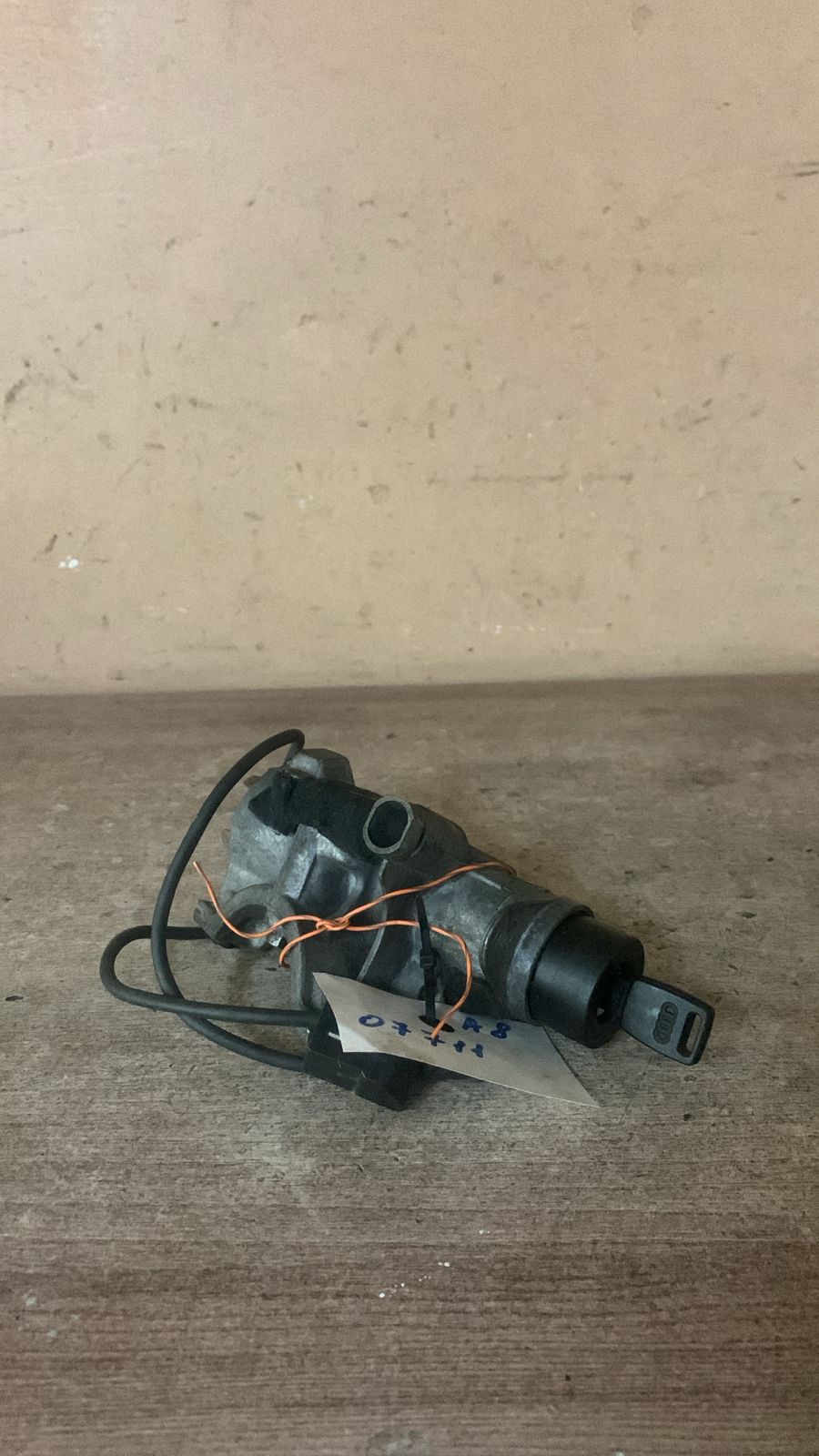 Audi A8 1994-1998 Замок зажигания Audi A8 [4D] 1994-1998,  Fabia 2007-2015;A2 [8Z0] 2000-2005;A3 (8L1) 1996-2003;A4 [B5] 1994-2001;A8 [4D] 1994-1998;TT(8N) 1998-2006;Octavia (A4 1U-) 2000-2011;Leon (1M1) 1999-2006;Toledo II 1999-2006;Octavia 1997-2000 (4B0905851C)