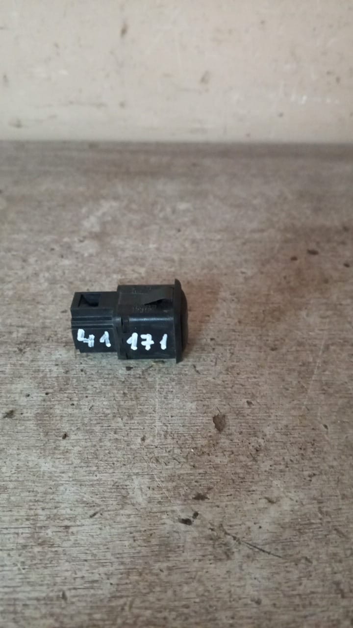 Volkswagen Passat B5 1996-2000 Кнопка открывания лючка бензобака Passat [B5] 1996-2000 Golf IV/Bora 1997-2005