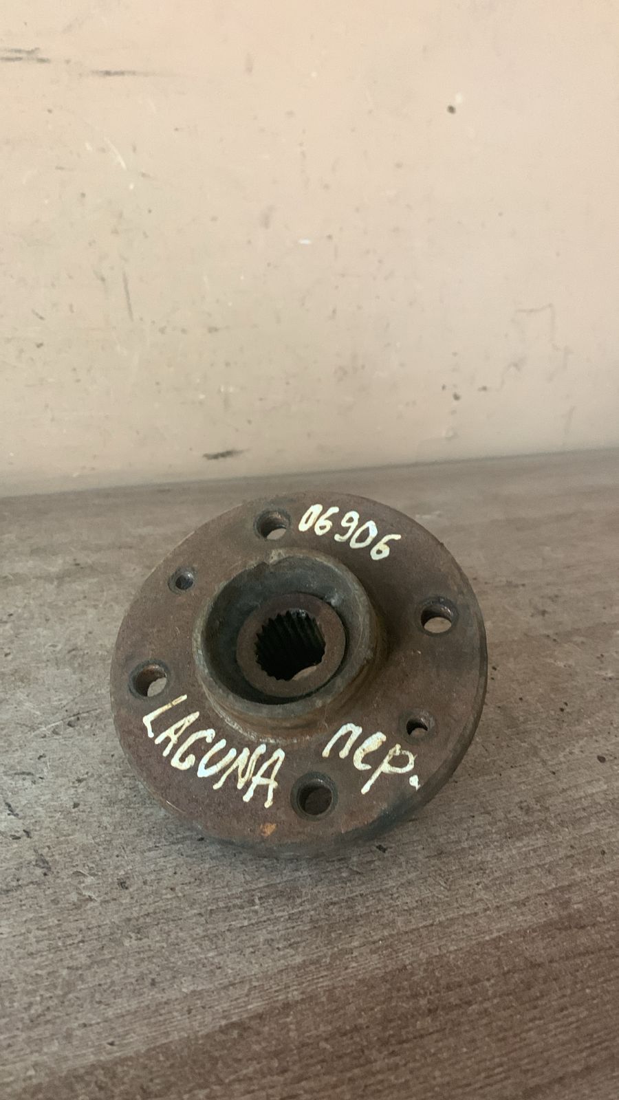 Ступица передняя RENAULT LAGUNA (1994-2001) 7700830220