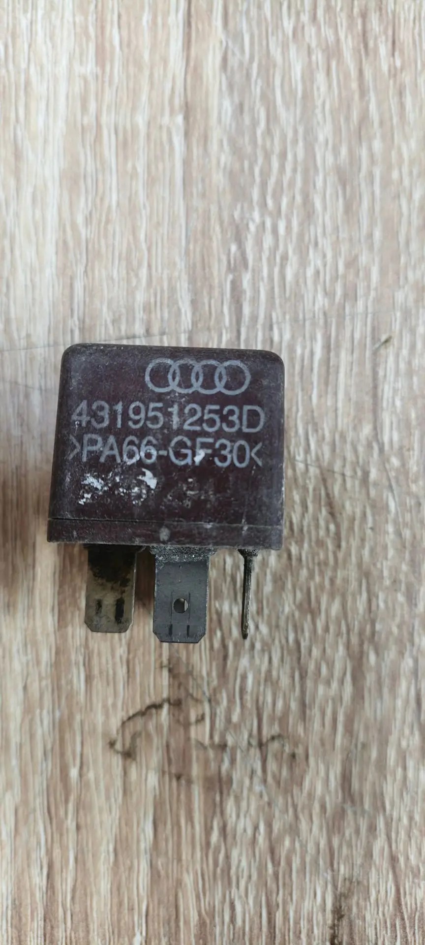 Volkswagen Passat B5 1996-2000 Реле Passat [B5] 2000-2005;80/90 [B2] >1986;80/90 [B3] 1986-1991;100/200 [44] 1983-1991;100 [C4] 1991-1994;A3 (8L1) 1996-2003;A4 [B5] 1994-2001;A6 [C4] 1994-1997;A8 [4D] 1994-1998;TT(8N) 1998-2006;V8 1988-1994 431951253D №205