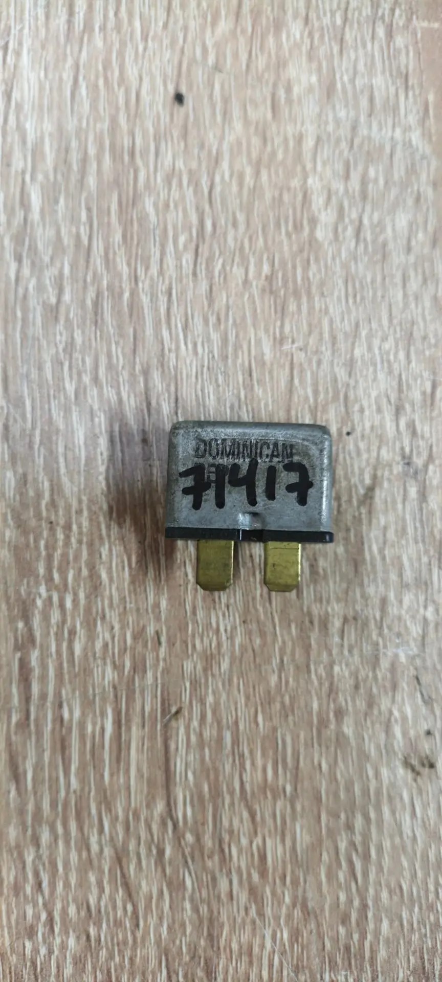 Audi V8 Предохранитель AUDI / VW (термопредохранитель) 443937105a