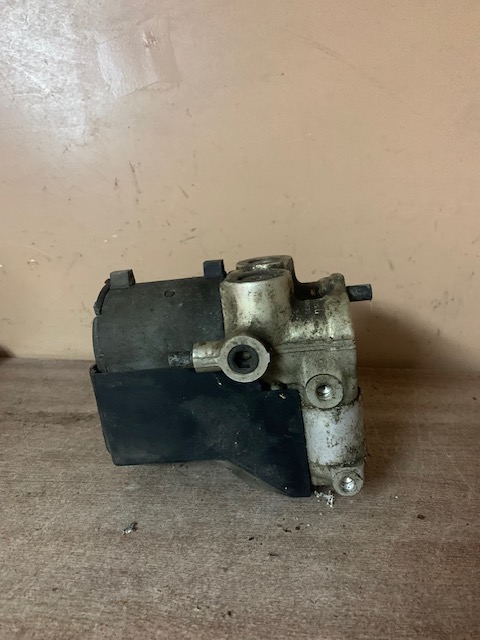 Mercedes Benz W202 Блок ABS (насос) W202 1993-2000;W123 1976-1985;W124 1984-1993;W126 1979-1991;W129 1989-2001;W140 1991-1999;W201 1982-1993;W124 E-Klasse 1993-1995;G-Class W463 1989> (bosch)
