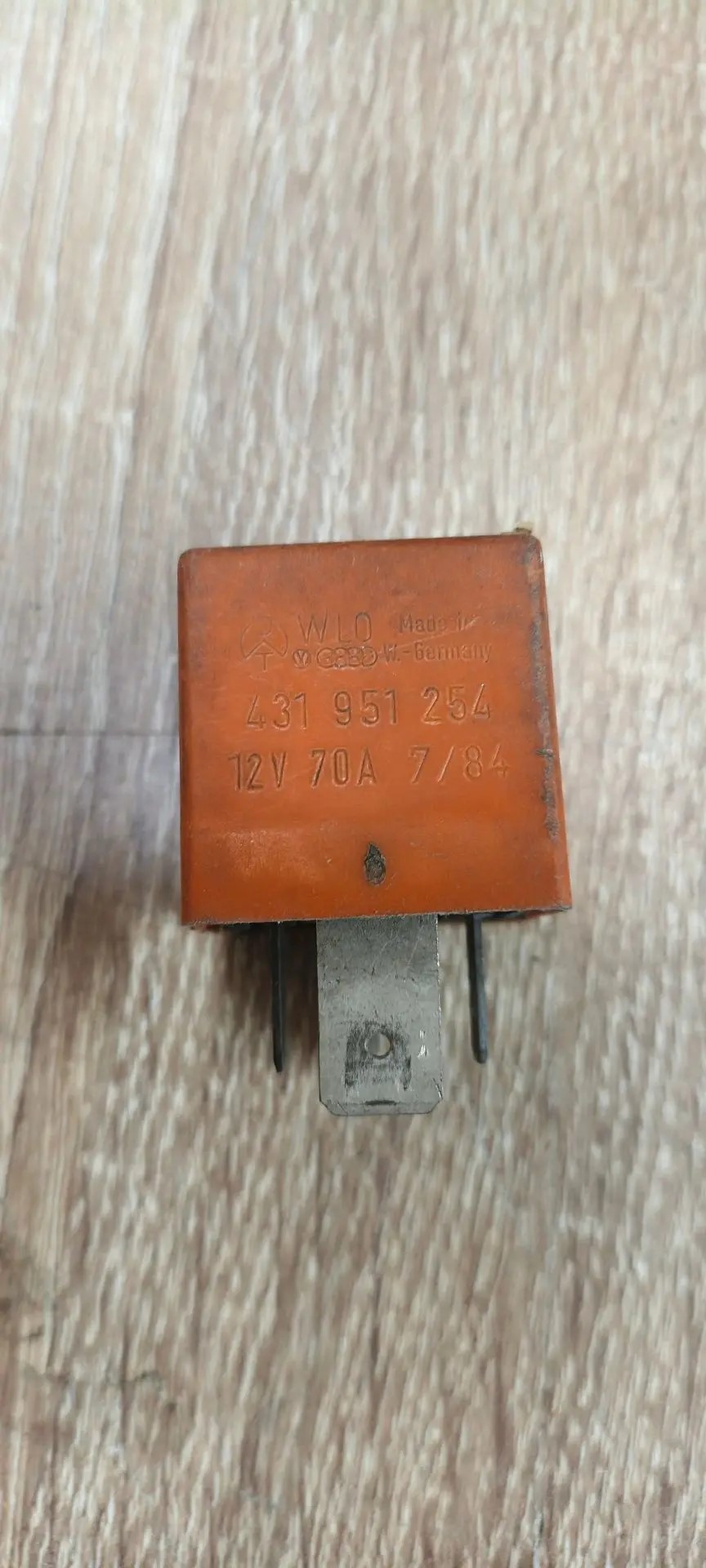 Audi A6 [C6,4F] Реле A6 [C6,4F] 2004-2011;80/90 [B3] 1986-1991;100/200 [44] 1983-1991;A2 [8Z0] 2000-2005;A4 [B5] 1994-2001;A6 [C4] 1994-1997;Passat [B5] 1996-2000;Transporter T2 >1992;A4 [B6] 2000-2004;A6 [C5] 1997-2004 431951254 443951253J 8D0951253