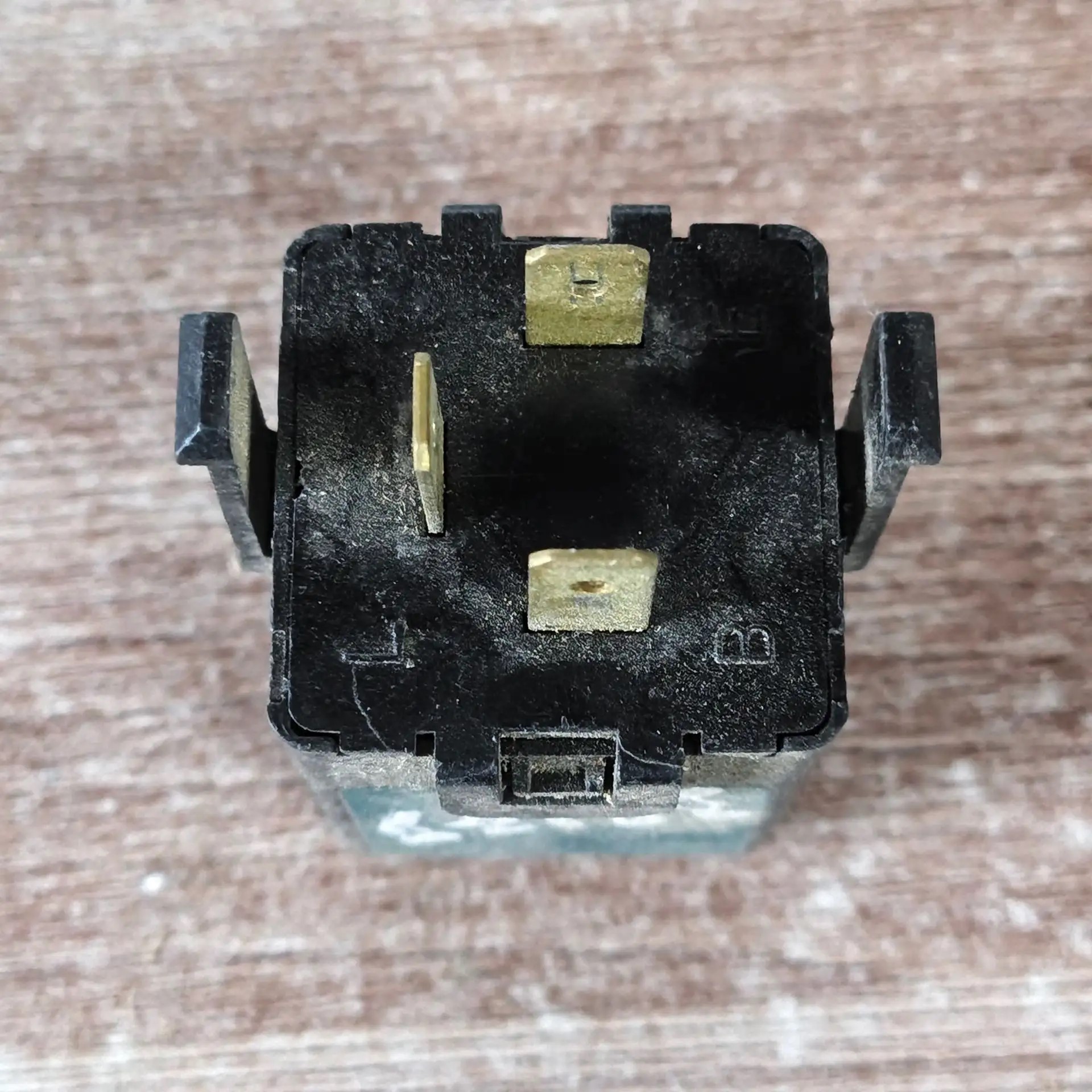 Hyundai Accent 1994-2000 Реле поворотов HYUNDAI ACCENT/H-100/LANTRA/TE 9555034000