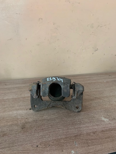 Nissan Almera N15 Суппорт тормозной передний левый Almera N15 1995-2000 (ЦЕНА БЕЗ СКОБЫ ! 4101157C00)