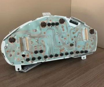 Mitsubishi Carisma (DA) Панель приборов для Mitsubishi Carisma (DA) 2000-2003 (1.6 16V 4G92;ЛЕВЫЙ РУЛЬ;МКПП)  ()