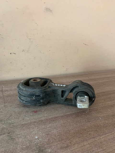 Honda CR-V 2007-2012 Опора двигателя правая HONDA CR-V (2007>) (2.4)  50880SWAA81