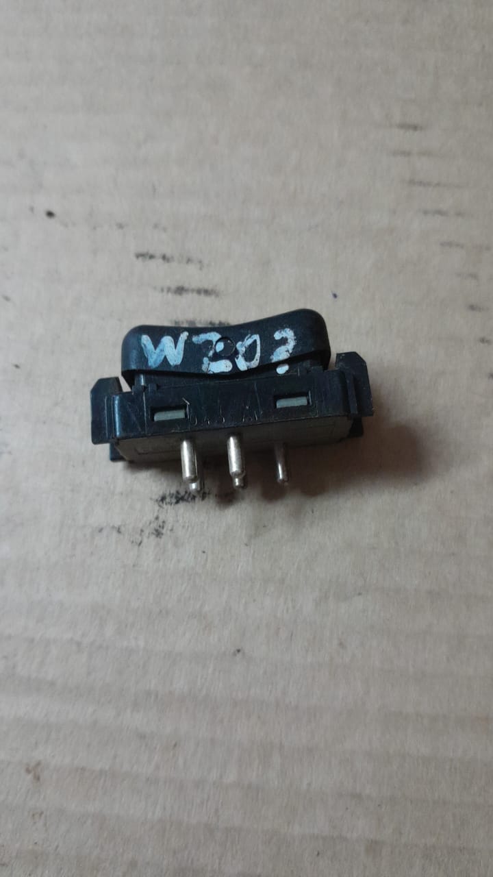 Кнопка обогрева заднего стекла для Mercedes Benz W202 1993-2000  артикул 54652
