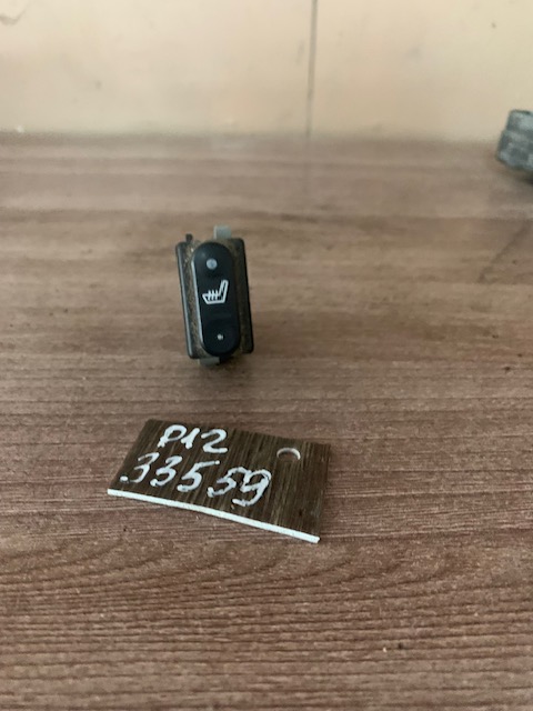 Nissan Primera P12 (2002-2007) Кнопка обогрева сидений Primera P12E 2002-2007 (ПОСЛЕ 2004 ГОДА ЧЁРНЫЙ РАЗЬЁМ 25500BA010)